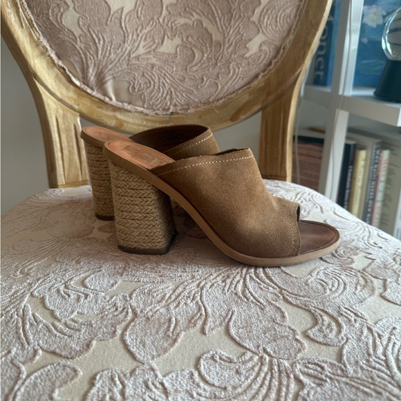 Dolce Vita Alycia Suede Mule Heel - Picture 4 of 7